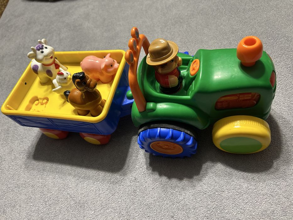 Zabawka edykacyjna Dumel, gra i jeździ, farmer, traktor + 4 figur