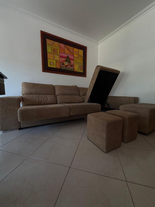 Sofá Moderno com Chaise Longue + Bancos de Apoio