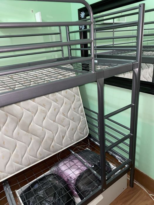 Cama beliche sem colchões