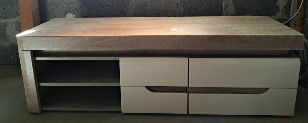 Szafka Rtv bialo drewniana