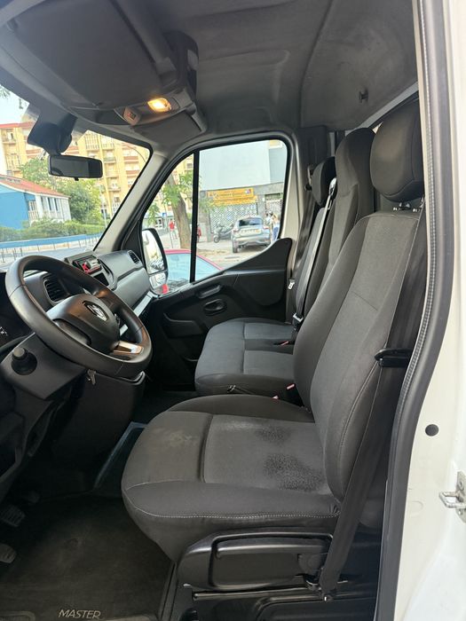 Renault Master 2.3 ano 2022 com plataforma elevatoria