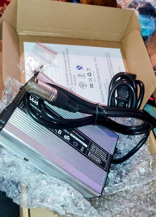 Спеціалізований зарядний пристрій для інвалідних візків та скутерів