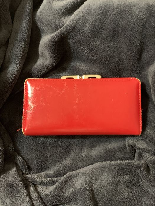 Czerwony damski portfel