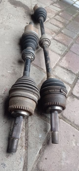 Піввісь Mitsubishi Сarisma 1.8 GDI