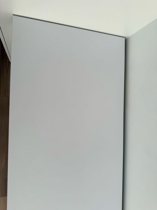 Białe biurko jak nowe