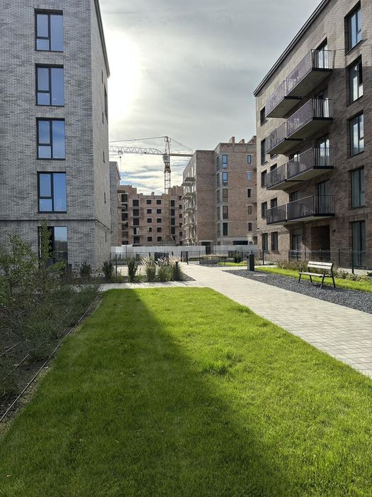 Продам велику 1 кімнатну квартиру з власним патіо