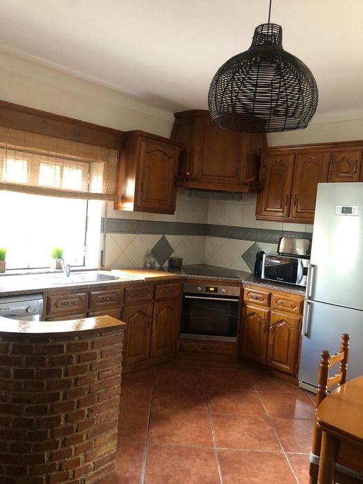 Moradia T4 com 2wcs + Garagem + jardim a 10minutos de Beja