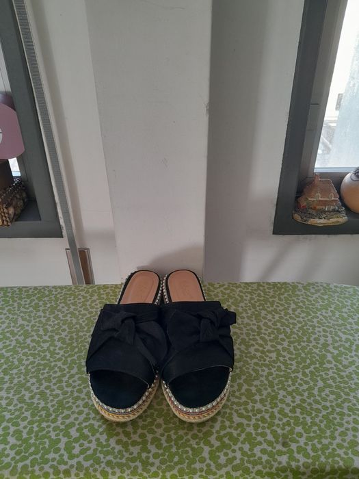 Vendo Chinelos de Senhora muito bonitos como novos