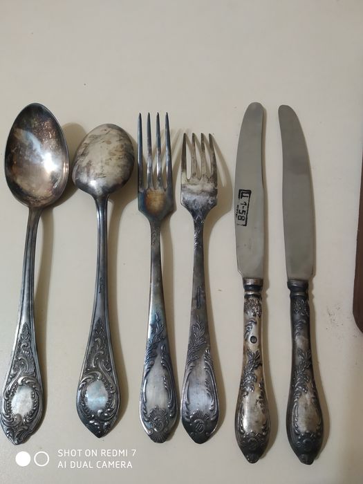 Столовые приборы.