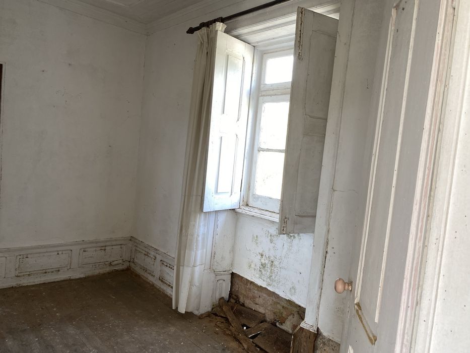 Moradia  com 4365m2 terreno - Soure