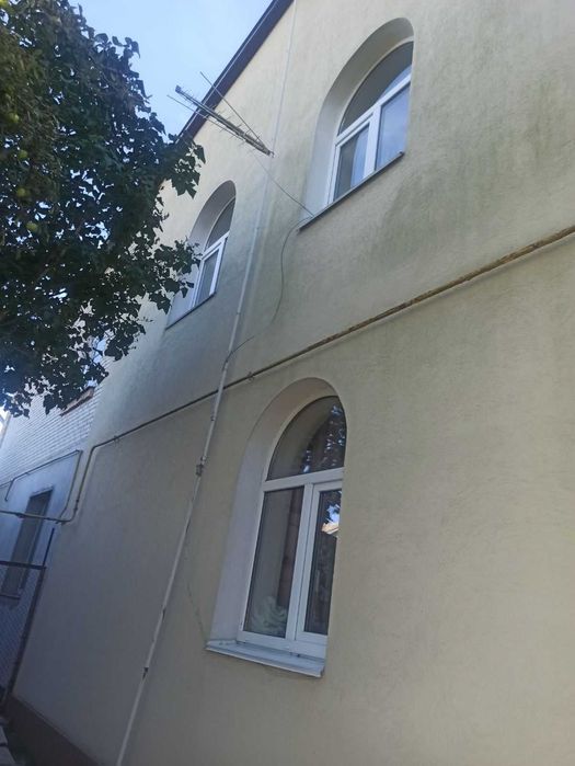 Продаж 147м будинку+будиночок для батьків з газовим опаленням.