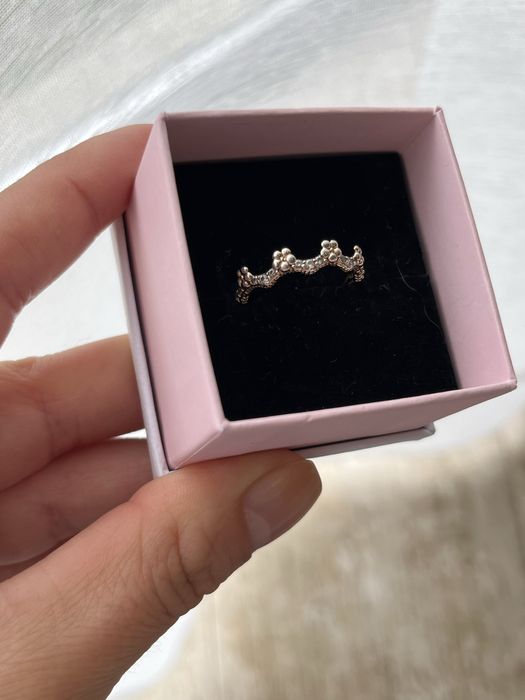 Anel flower crown com zirconias Pandora