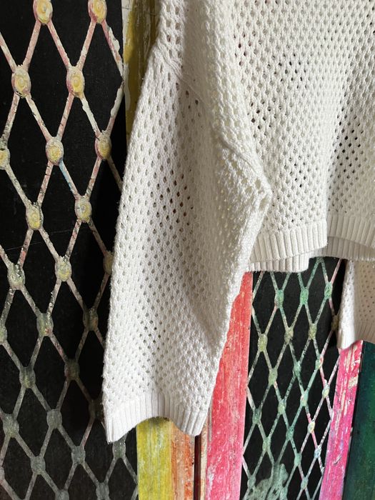 Biały damski ażurowy krótki luźny sweter z dziurkami H&M Divided [L]