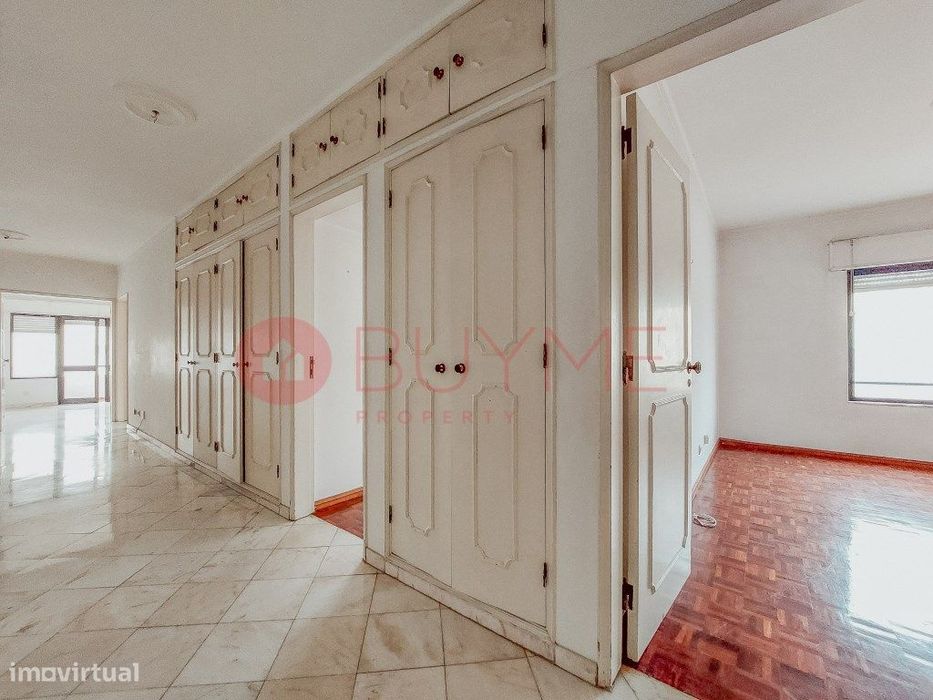Apartamento T3 com Terraços e Garagem em Loulé