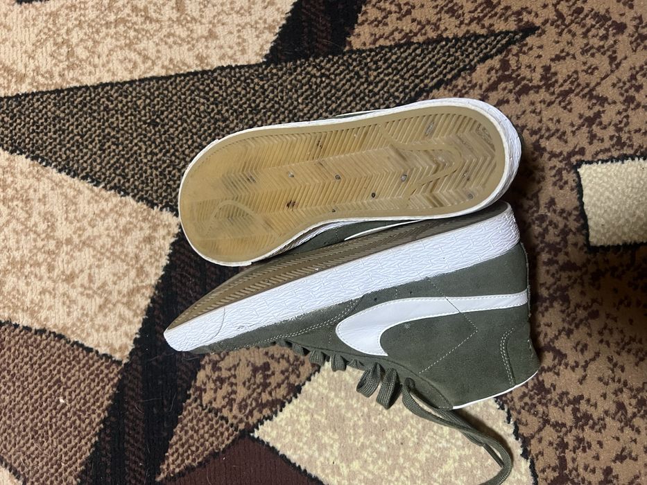 Кросівки Nike зелені 38.5 розмір