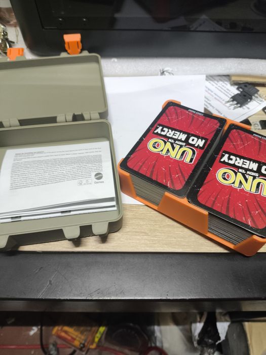 Скринька для карт Uno show 'em No Mercy