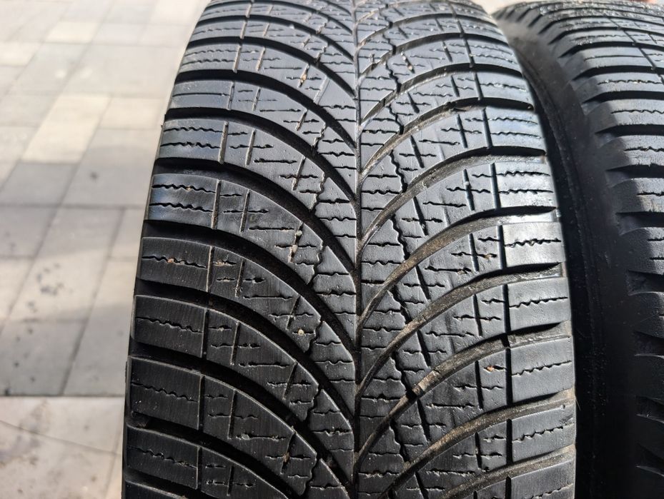 Пара шин зимних 235/65 R16C Goodyear