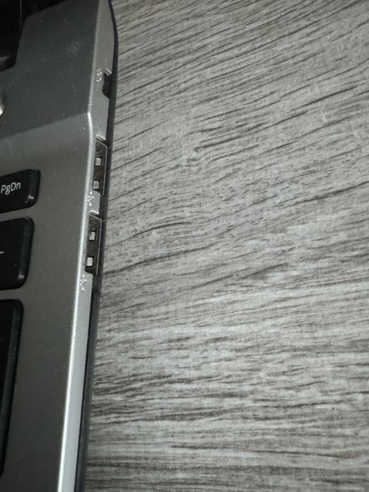 Ноутбук SAMSUNG NP300E5V