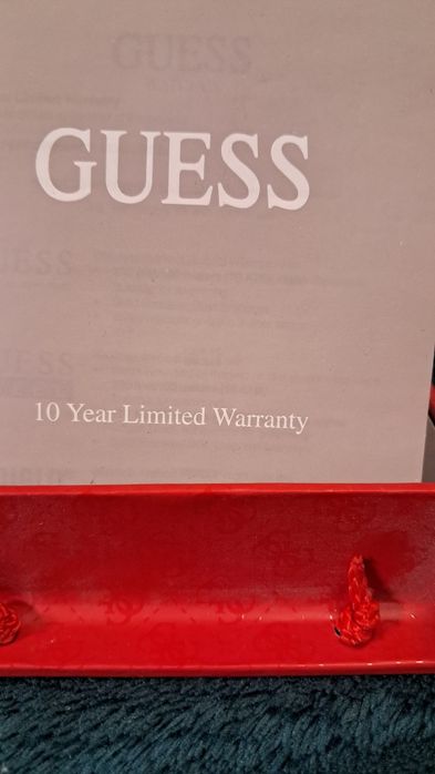 Наручні часи Guess
