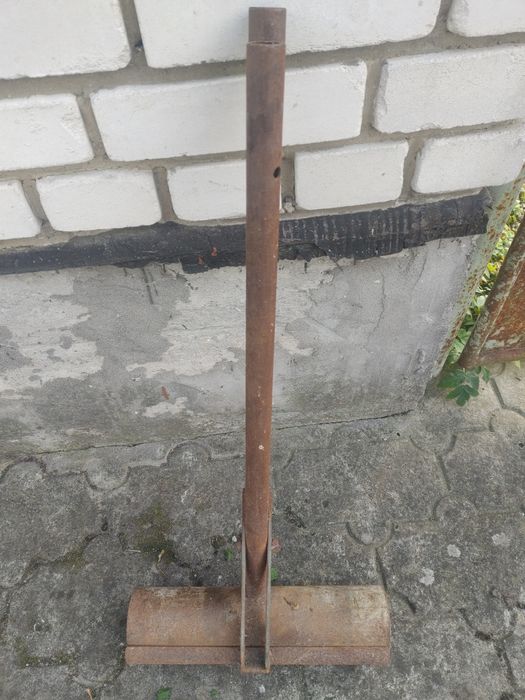 Ручний пристрiй для згинання бляхи в жолоб