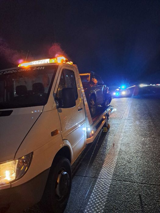 Pomoc drogowa 24h, holowanie 24, laweta 24h, wypadek, kolizja