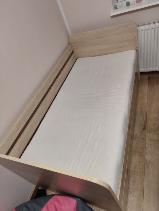 Łóżko dziecięce z materacem