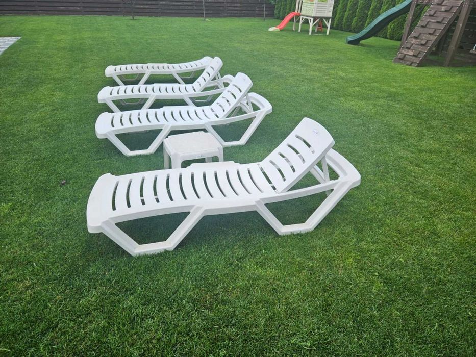 Пластиковий шезлонг для дому, саду, басейну, готелів та пляжів