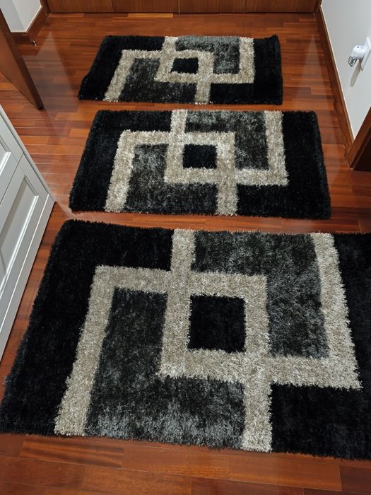 Vendo tapetes de quarto , como  novos, foram lavados e desinfetados.