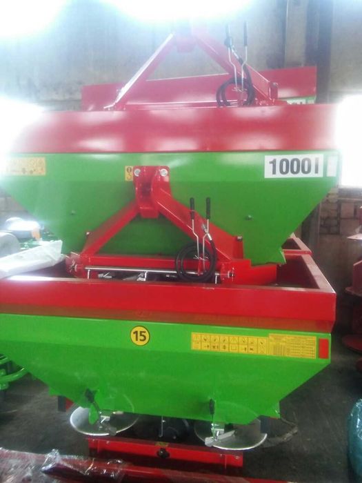 Розкидач міндобрив лійка рум 1000 кг Польща чистий Оригінал