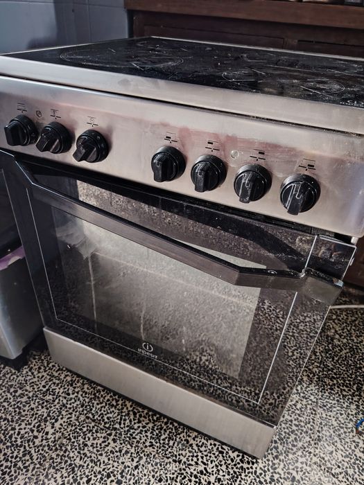 Fogão com placa vitrocerâmica