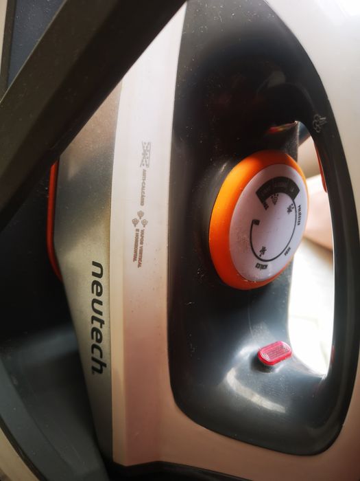 Ferro de engomar com caldeira