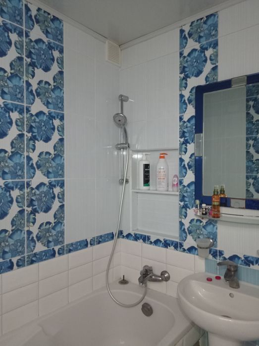 Продам двухкомнатную квартиру м. Академика Павлова