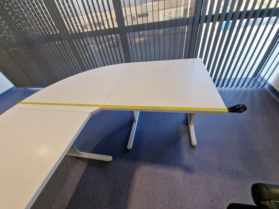 Secretária com canto