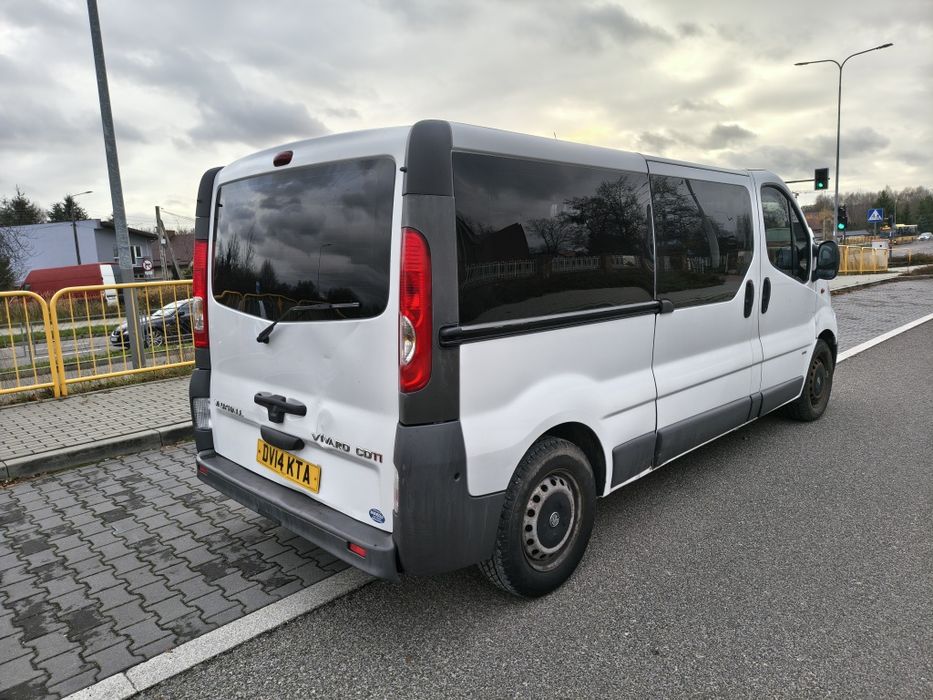 Opel Vivaro 2.0 diesel 9 osób anglik long