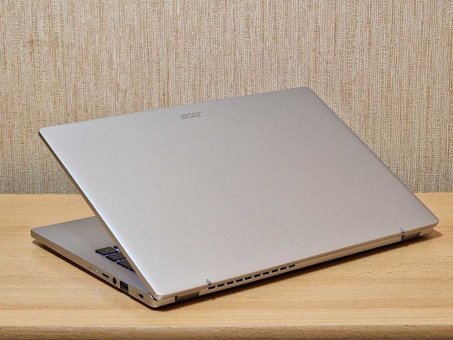 Ультра компактний сучасний ноутбук Acer Swift Go 14 AMD Ryzen 5 7640U 14" OLED 90 Гц, (2880x1800) 2К, RAM 16Gb DDR5 6400Mz SSD 512Gb Батарея 12 годин