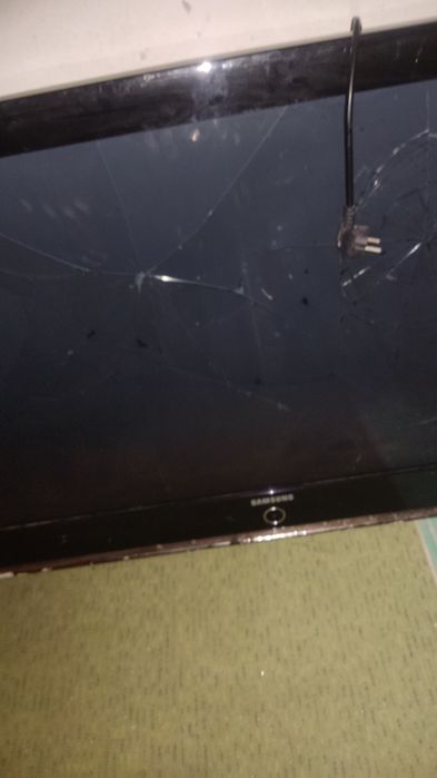 Продам телевизор на запчасти