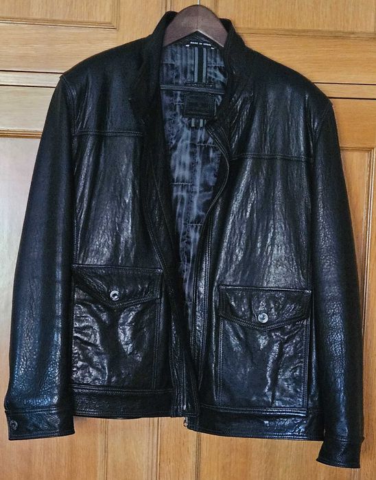 Excelente blusão preto, de pele genuína GEROME (tamanho L)