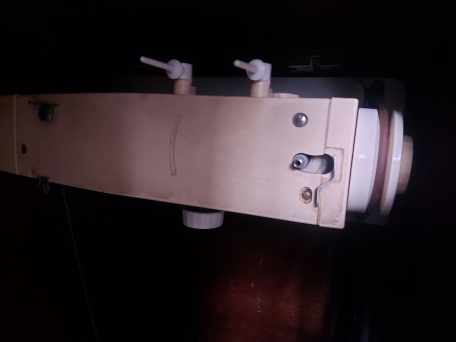 Швейная машинка Veritas ножная в рабочем состоянии.