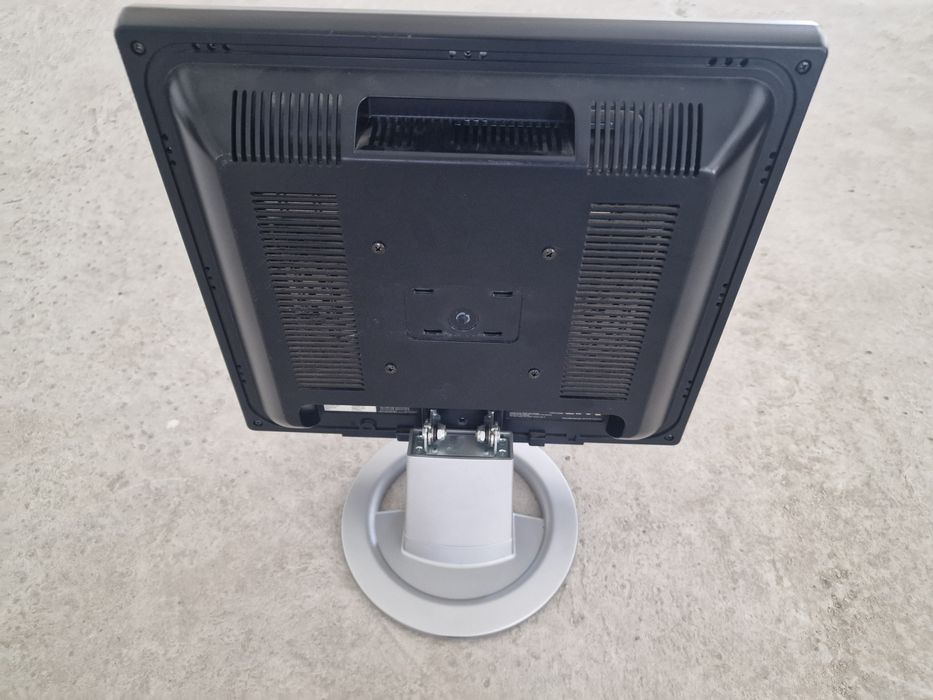 HP L1706 Computer Screen64585704250754121