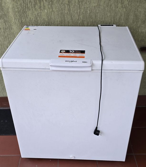 Zamrażarka skrzyniowa Whirlpool uszkodzona