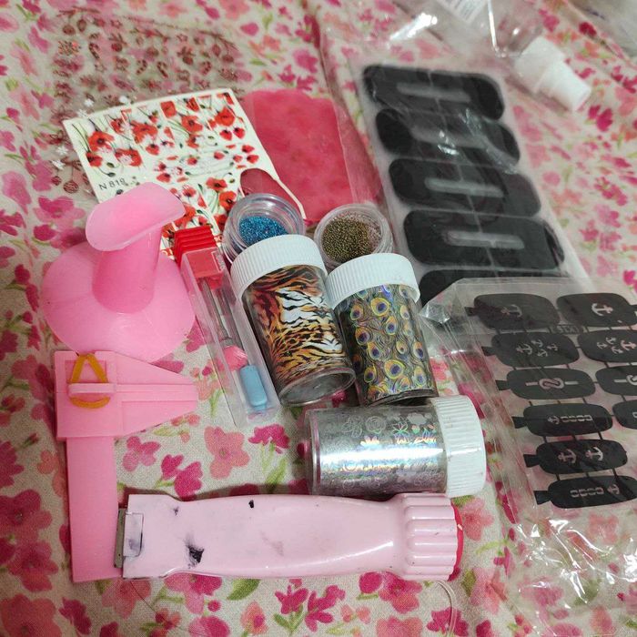 Матеріали для нарощування нігтів (тіпси, верхні та нижні форми)