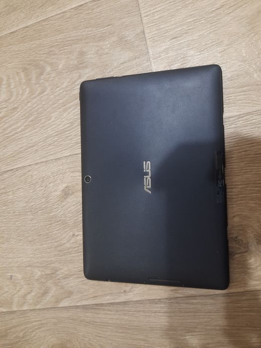 Планшет  трансформер Asus TF 300T с док станціїй