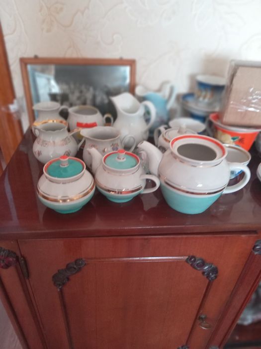 Продам частину сервіз " Юність".