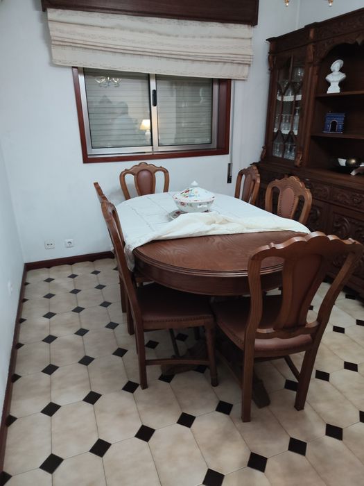 Sala de jantar de estilo antigo – em perfeito estado