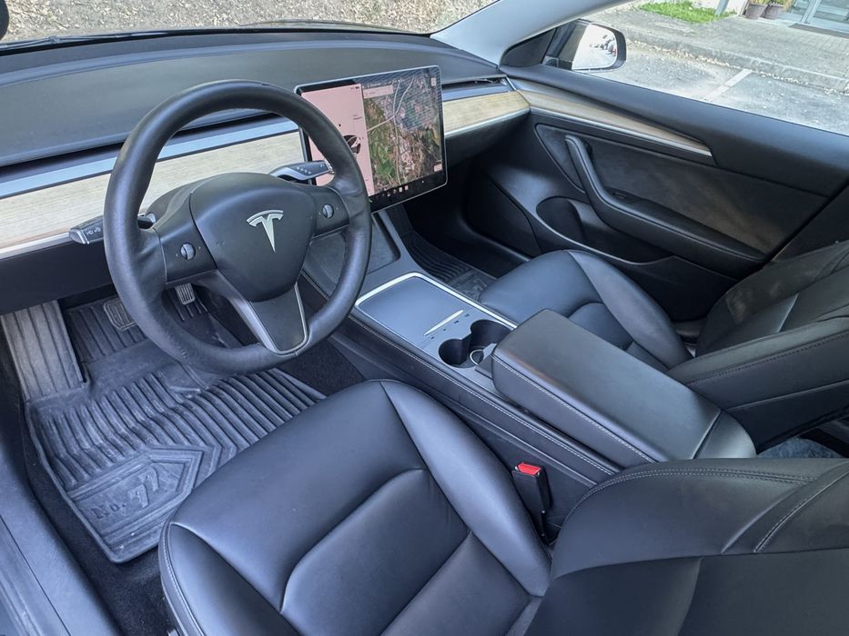 Tesla Model 3 SR+