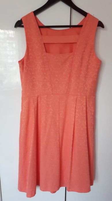 Sukienka w rozmiarze 42