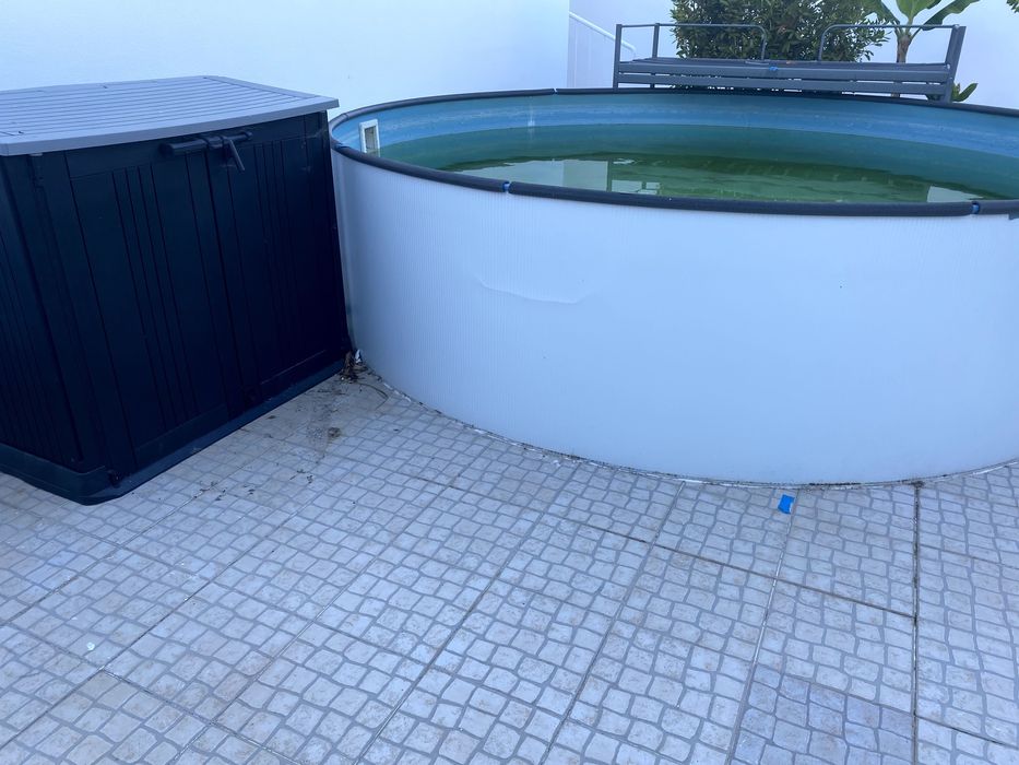 Piscina, abrigo bomba, bomba e plataforma
