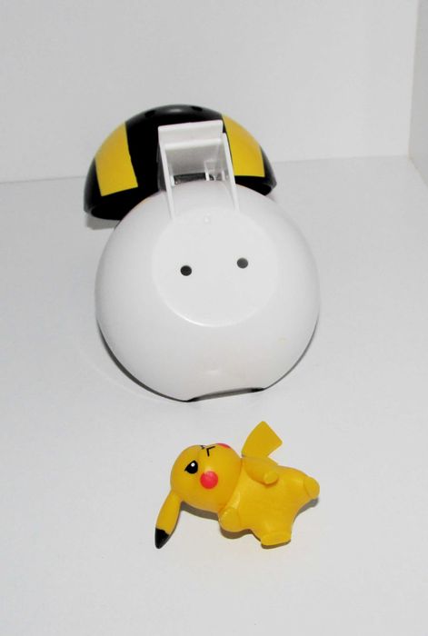 Pokemon ClipnGo Pikachu + Ultra ball