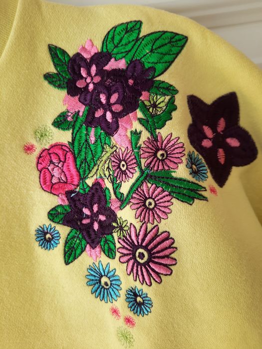 Bluza z haftowanymi kwiatami reserved