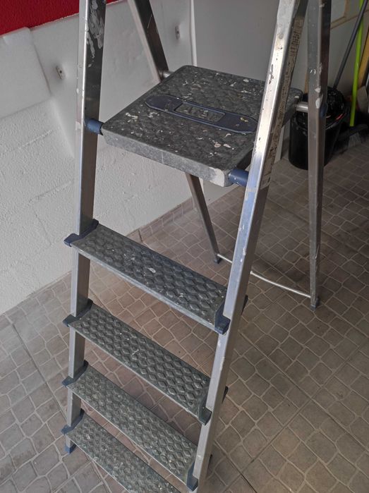 escadote com 5 degraus